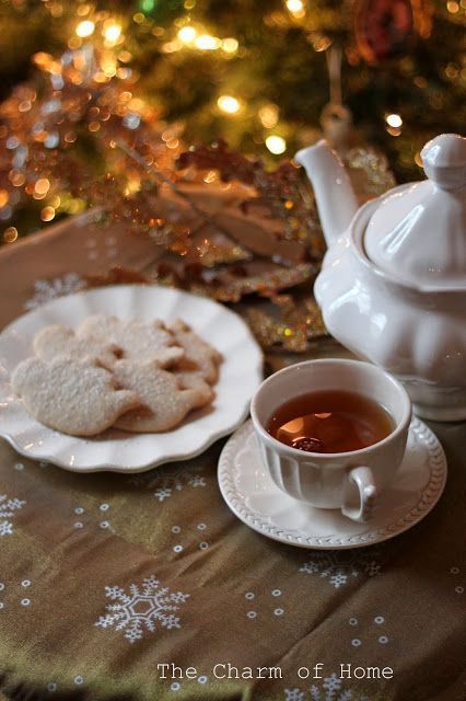 The Charm of Home: Let the Holiday Baking Begin  #tea #tealovers #teatime #teaideas #herbaltea Tea And Cookies, Christmas Tea Party, Winter Tea, Cuppa Tea, Chocolate Caliente, Chocolate Tea, A Cup Of Tea, Christmas Tea, My Cup Of Tea