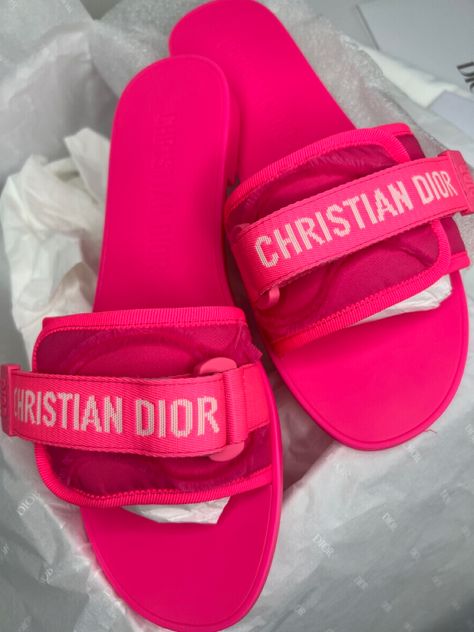 Christian Dior Slides, Christian Dior Sandals, Dior Slides, Christian Dior Designer, Crocs Fashion, Cute Clothing Stores, Fashion Slides, Dior Sandals, Dior Designer