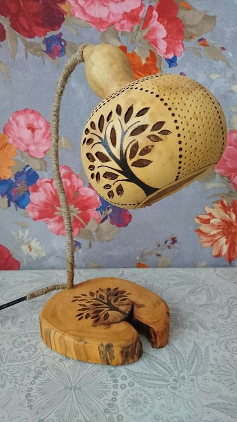 Calabash Art, Gourds Diy, Coconut Shell Crafts, Gorgeous Gourds, Gourds Birdhouse, Decorative Gourds, Hand Painted Gourds, Gourd Lamp, Birdhouse Designs