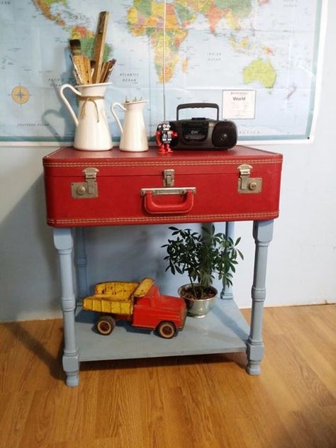 Vintage Suitcase Decor, Suitcase Furniture, Vintage Suitcase Table, Suitcase Table, Suitcase Decor, Diy Suitcase, Diy Projektit, Wood Projects Diy, Diy Furniture Renovation