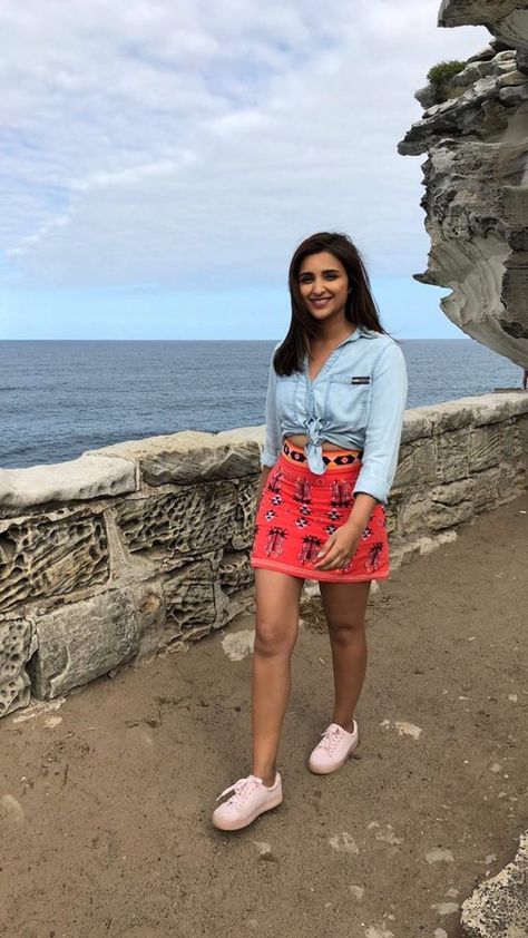 Beach Outfits Women India, Beach Outfits Women, Parneeti Chopra, Deepika Padukone Style, Fancy Sarees Party Wear, Parineeti Chopra, Kids Dress Wear, Casual Outfit Inspiration, Beach Outfits