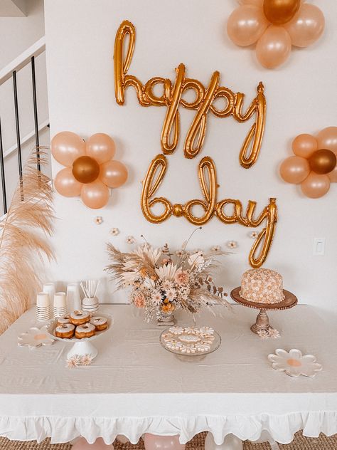 Neutral Birthday Party Themes, Gökkuşaği Pasta, Girls 3rd Birthday, Boho Birthday Party, 1st Birthday Party For Girls, Rustic Birthday, Girls Birthday Party Decorations, Simple Birthday Decorations