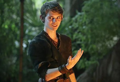 How the fantasy of Peter Pan turned sinister - Vox Ouat Peter Pan, Pan Once Upon A Time, Peter Pan Robbie Kay, Once Upon A Time Peter Pan, Robbie Kay Peter Pan, Peter Pan 3, Peter Pan Ouat, Meghan Ory, Terra Do Nunca