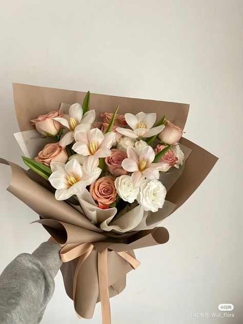 Gorgeous Bouquet Of Flowers, Different Kinds Of Bouquets, Floral Arrangements Bouquet, Flower Bouquet Styles, May Flowers Bouquet, Gifts Arrangement Ideas, Aesthetic Floral Arrangements, Classy Flower Bouquet, Thank You Flowers Bouquet