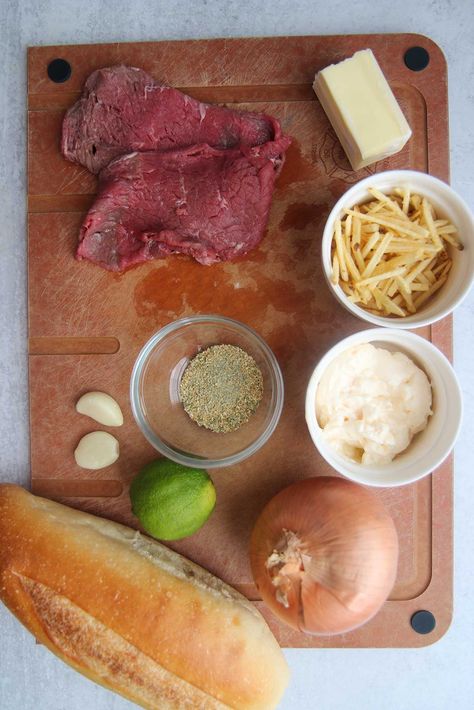 Cuban Sandwich Sauce, Cuban Steak Sandwich, Cuban Steak Sandwich Recipes, Pan Con Bistec Cuban, Bistec Recipe, Breaded Steak, Steak Sandwich Recipes, Garlic Steak, Cuban Bread