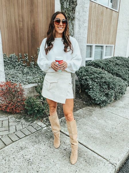 Mommy In Heels, Oversized Sweater Outfit, Boots And Leggings, Sweater Dress Oversized, Skirts With Boots, Tweed Skirt, Next Clothes, Sweaters And Leggings, White Sweater