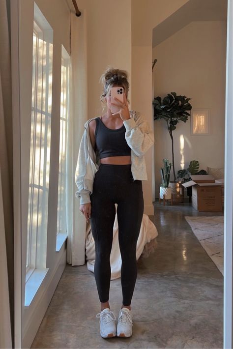 Modest Gym Outfit, Athletic Chic, Sports Leggings Black, Cute Workout Outfits, Cute Gym Outfits, Look Short, Active Outfits, Legging Outfits, Workout Outfits