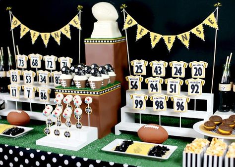 Football candy table Super Bowl Sweets, Super Bowl Bingo, Football Desserts, Football Candy, Cute Sweets, Football Banquet, Football Birthday Party, Football Theme, Football Themes