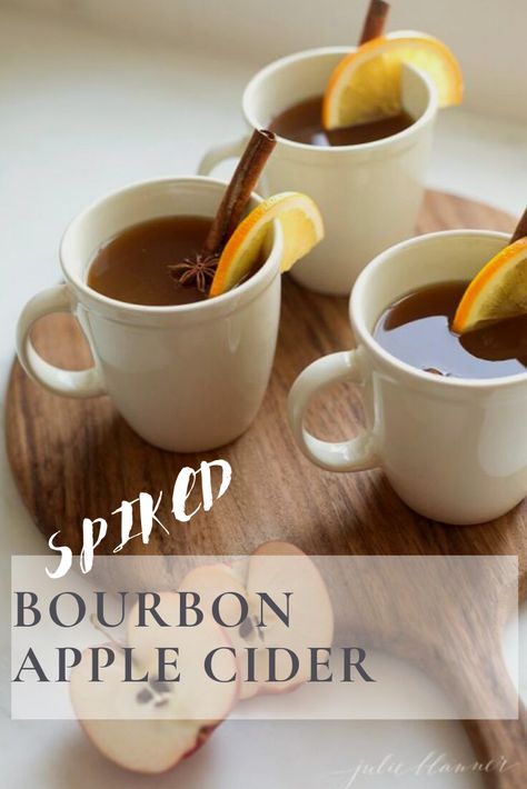 Spiked Cider Recipes, Hot Cider Recipes, Easy Apple Cider Recipe, Hot Apple Cider Cocktail, Spiced Cider Recipe, Spiked Apple Cider Recipe, Cider Drink Recipes, Easy Holiday Cocktail Recipes, Apple Cider Whiskey