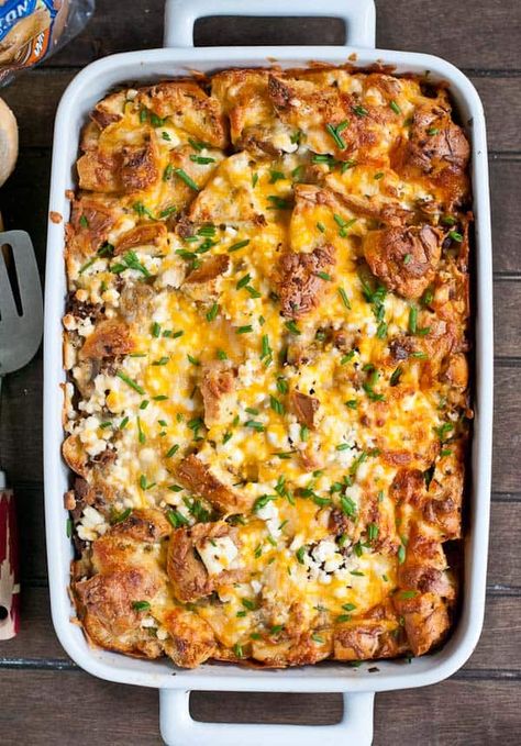 Ways To Eat Bagels, Bagel Strata, Brunch Casseroles, Strata Recipes, Christmas Brunch Recipes, Make Ahead Brunch, Christmas Breakfast Recipe, Brunch Casserole, Bagel Recipe