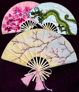 How to Make Japanese Fans. could make a few for the ladies at church with hot flashes. Japanese Fans, Japanese Fan, Hand Fans, Paper Embroidery, Japanese Embroidery, Paper Fans, Learn Japanese, Japanese Crafts, Embroidery Library