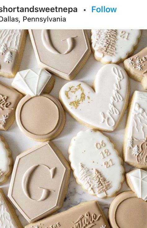 Terracotta Wedding Cookies, Minimalist Cookie Decorating, White And Gold Engagement Cookies, Neutral Bridal Shower Cookies, Bridal Shower Cookies Decorated Simple, Simple Bridal Shower Cookies, Fall Wedding Cookies Decorated, Ring Cookies Decorated, Engagement Cookies Ideas