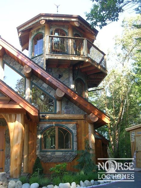 Stone and log cabin lighthouse. Interesting Exterior Design, Pretty Cabin, Cool House Features, Tower Bedroom, Lighthouse House, Cabin Style Homes, Stone Cabin, Stone Tower, Stone And Wood