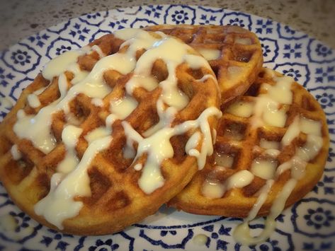 Diabetics Rejoice!: Keto Apple Fritter Chaffles Apple Fritter Chaffles Keto, Keto Apple Fritters Recipe, Keto Apple Fritters, Chaffel Recipes, Chicken Recipes No Dairy, Chaffles Recipes, Chicken Recipes For One, Mini Waffle Recipe, Waffle Ideas