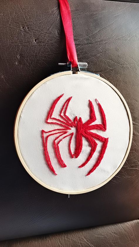 Embroidery Designs Spiderman, Spider Man Embroidery Hoodie, Spiderman Hoodie Diy, Spiderman Hand Embroidery, Miles Morales Embroidery, Spider Man Embroidery Design, Spiderman Embroidery Pattern, Hoodie Embroidery Diy, Marvel Embroidery Patterns