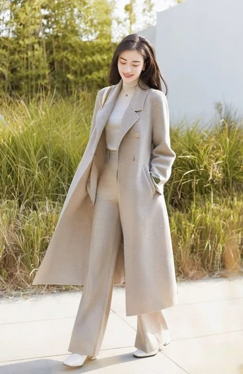 Korean Winter Coats Women, Formal Wear For Women Classy, Fashionista Clothes Korean, Korean Winter Outfits Women, Elegant Korean Outfit, Korean Formal Outfit, Korea Outfit Ideas, Stylish Winter Outfits, Winter Fashion Outfits Casual