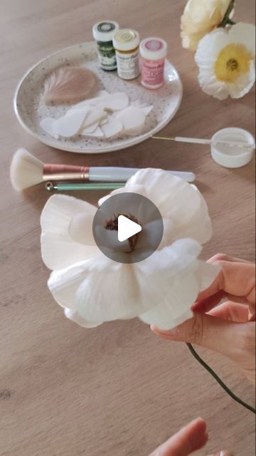 How To Make Wafer Paper Flowers, Wafer Paper Leaves, Wafer Paper Orchid Tutorial, Cake With Wafer Paper Flowers, Wedding Cake Wafer Paper Flowers, Wafer Paper Tutorial, Wafer Paper Flowers, Wafer Paper, Sugar Flowers