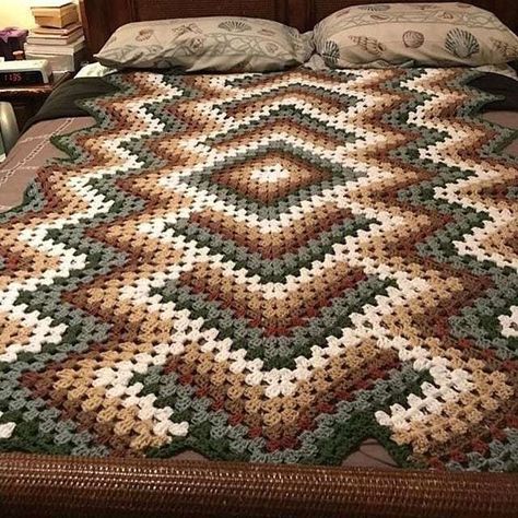 Brown granny squares blanket Brown Granny Square Blanket, Brown Granny Square, Owl Coasters, Cowboy Crochet, Crochet School, Squares Blanket, Comfy Blanket, شال كروشيه, Crochet Afghan Patterns Free