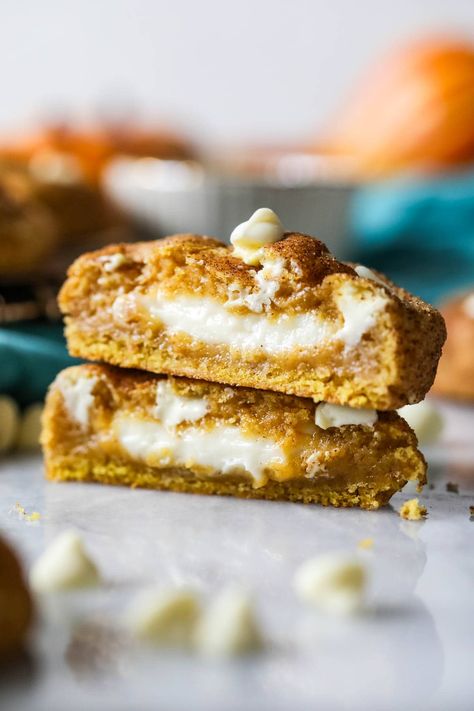 Filled with cheesecake and rolled in cinnamon sugar, these pumpkin cheesecake cookies are incredibly gourmet and perfect for fall! Recipe includes a how-to video! Pumpkin Cheesecake Cookies, Sugar Spun Run, Healthy Cookie, Cookies Sugar, Healthy Cookie Recipes, Sugar Pumpkin, Fall Recipe, Gourmet Cookies, Cheesecake Cookies