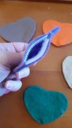 DIY Refillable Catnip Toys – Finding Our Frugal Kitten Toys Diy, Sewing Cat Toys, Diy Catnip Toys, Katt Diy, Felt Cat Toys, Handmade Cat Toys, Homemade Cat Toys, Diy Pet Toys, Diy Cat Toys