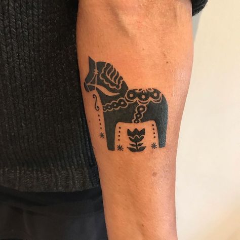 Ulrika Jonsson’s Instagram post: “#ink #dalahäst” Swedish Dala Horse Tattoo, Swedish Horse Tattoo, Dala Horse Tattoo, Ulrika Jonsson, Norway Tattoo, Swedish Tattoo, Tattoos 2024, Unusual Tattoo, Horse Tattoo