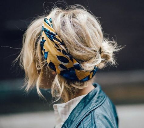 bandana-binden-schwarze-lederjacke-blonde-haare-hochsteckfrisur-weißes-hemd Bob Styling, Short Hair Bun, Fishtail Braid, Penteado Cabelo Curto, Bandana Hairstyles, Short Hairstyle, Olivia Palermo, Hair Envy, Gigi Hadid