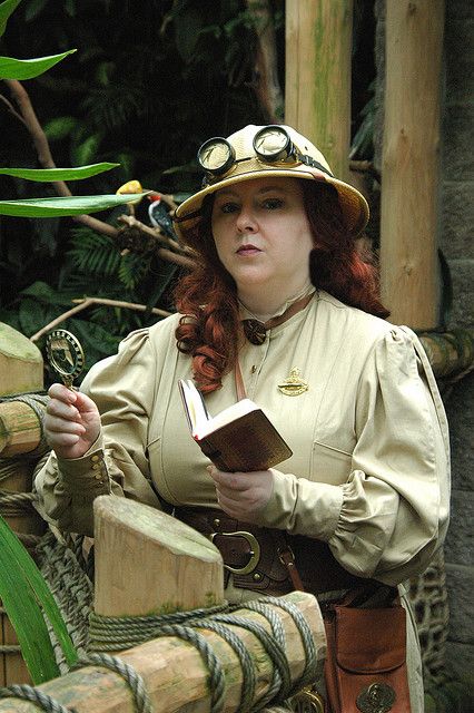 Steampunk Photo Safari - 2009 | Flickr - Photo Sharing! Love, love, love this! I love the model and the outfit! Plus Size Steampunk, Safari Costume, Vintage Academia, Old Time Photos, Safari Outfit, Adventure Hat, Seductive Photos, Safari Outfits, Steampunk Couture