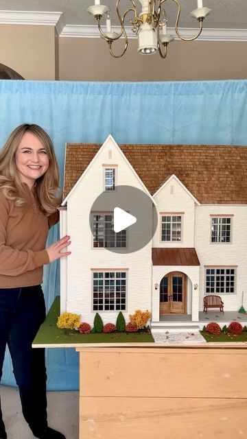 Kristine Hanna - Miniatures on Instagram: "My Brentwood Dollhouse 🏠 Does the size of the dollhouse surprise you? I would consider this one of the larger dollhouses. I find a lot of people think minis are very very small but they can take up a lot of space! The plus side of a big kit like the Brentwood dollhouse is there are lots of large rooms to style. . I have exterior and interior tours on my blog along with details about everything I did to bring the Brentwood to life. . 💚 The Brentwood dollhouse kit was designed by me and is available on @miniaturescom (link in bio!) . #dollhouse #transitionaldollhouse #BrentwoodDollhouse #12thscale" Modern Dollhouse Interior Ideas, Doll House Interior Ideas, Brentwood Dollhouse, Dollhouse Interior Ideas, Big Doll House, Large Dolls House, Doll House Plans, Dolls House Interiors, Dollhouse Kits