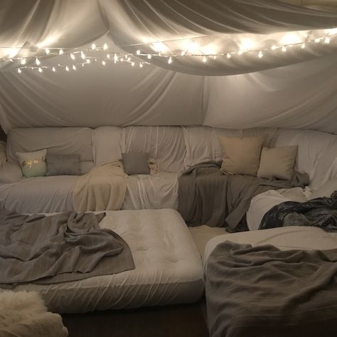 Sleep Over Rooms, Aesthetic Sleepover Room, Giant Pillow Fort, Sleepover Bed Setup, Closet Hangout Space Aesthetic, Fort Ideas Aesthetic, Bed Tent Aesthetic, Basement Sleepover Setup, Sleepover Living Room