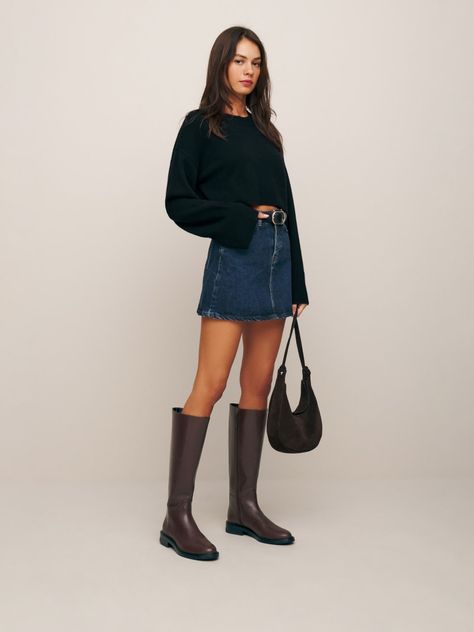 Outfits With Black Leather Boots, Tall Boots Outfit Spring, English Country Outfits Women Summer, Knee High Black Boots Outfit Casual, English Fashion Women, Brown Riding Boots Outfit, Tall Brown Boots Outfit, Brown Knee High Boots Outfit, Riding Boots Outfit