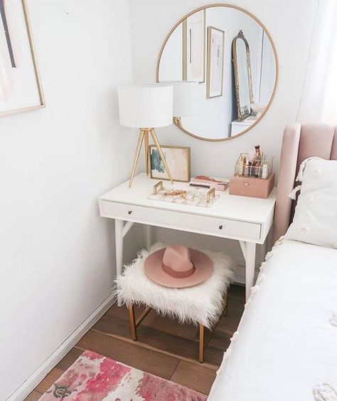 Hiier Living on Instagram: “Elegant little vanity corner by @teresalaucar 🌸🌸💄 — . . . . . . . . . . . .…” Small Vanity Ideas, Dressing Table Hacks, Decoration Small Room, Dressing Table Organisation, Stool Bedroom, Table Makeup, Bedroom Drawers, Mirror Stool, Dressing Table With Chair