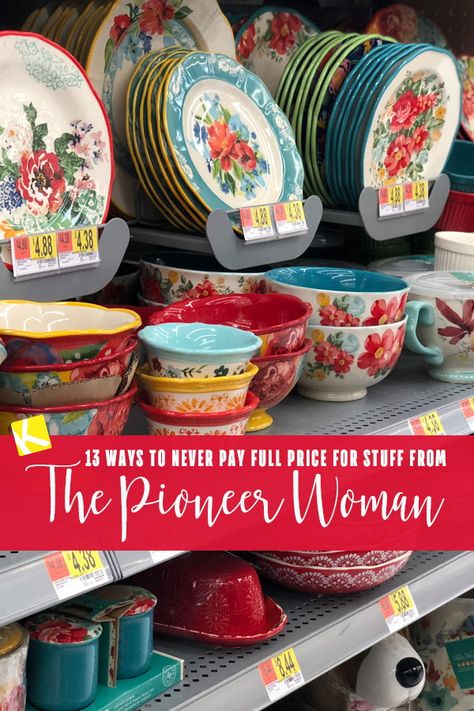 12 Ways to Never Pay Full Price for The Pioneer Woman Stuff - Love Pioneer Woman cookware and decor? Here's the best time to shop and where you can get the lowest price. Pioneer Woman Dinnerware, Pioneer Woman Cookware, Pioneer Woman Decor, Pioneer Woman Dishes, Pioneer Woman Kitchen Decor, Pioneer Woman Kitchen, Pioneer Woman Recipes, Ree Drummond, Food Storage Boxes