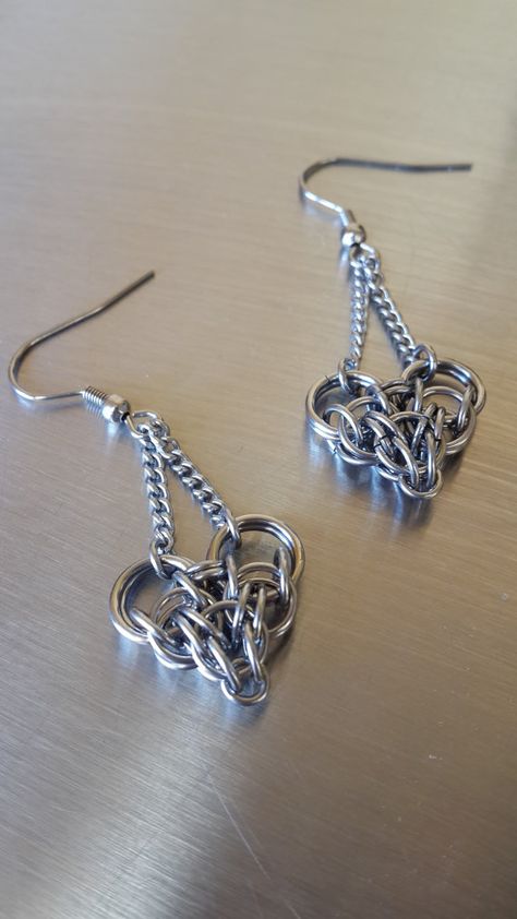 Diy Chainmail, Chainmaille Jewelry Patterns, Chainmail Earrings, Chainmaille Earrings, Jump Ring Jewelry, Chainmaille Jewelry, Chainmail Jewelry, Wire Jewellery, Wire Design