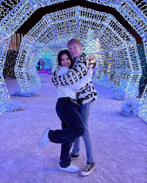 @katrinastuartofficial @samgolbach on ig Sam Golbach And Katrina Stuart, Sam And Katrina, Streamy Awards, Tara And Jake, Katrina Stuart, Tik Tok Ideas, Sam N Colby, Friendship Photography, Sam Golbach