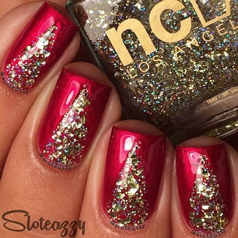 75+ Nail Art Designs For Christmas | Body Art Guru Nail Art Vermelho, Red And Gold Nails, Nail Art Noel, Red Nail Art, Gold Nail Designs, Gold Nail Art, Red Christmas Nails, Holiday Nail Designs, Cute Christmas Nails