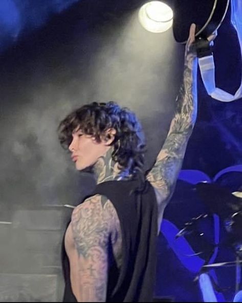 tim henson Tim Henson Aesthetic, Tim Henson Hair, Polyphia Tattoo, Tim Henson Tattoo, Tim Henson, Shaggy Short Hair, Grunge Guys, Emo Boy, Punk Aesthetic