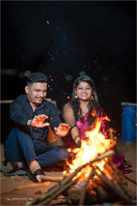 #coupleshoot #couplegoals #love #preweddingshoot #sagarlokhandephotography #wedding #maharashtrianprewedding #preweddingcoupleshoot #coupleshoot #couplephotoshoot #outdoorcoupleshoot #couplephotography #photoshoot Camp Couple, Fire Camp, Night Shoot, Pre Wedding Photoshoot Props, Groom Photoshoot, Photoshoot Outdoor, Simple Bride, Wedding Photoshoot Props, Pre Wedding Photoshoot Outdoor