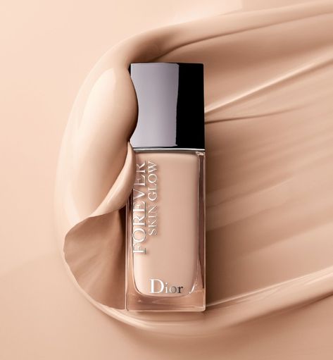 Dior Forever Skin Glow - Complexion - Makeup | DIOR Foundation Photography, Dior Forever Skin Glow, Star Filter, Dior Foundation, Tom Ford Fragrance, Makeup Dior, Scene Makeup, Hydrating Foundation, Alat Makeup