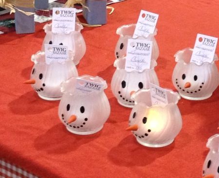 Christmas Jar Gifts, Snowmen Ideas, Christmas Diy Decorations, Clay Nose, Frosted Glass Spray, Snowman Candle Holder, Decorative Glass Jars, Snowman Candle, Christmas Snowmen