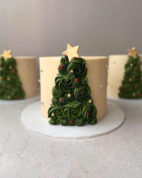 Gold Christmas Cake, Buttercream Cake Decorating, Xmas Cake, Christmas Cakes, Decoration Photo, Cookie Cake, Buttercream Cake, So Grateful, Gold Christmas