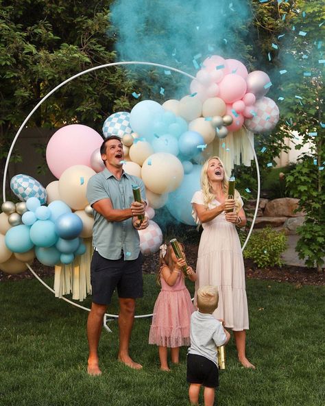 Maddie Obray on Instagram: “Still can’t believe we are having a BOY!!💙 Oaklee cried at the gender reveal because she really wanted a sister but I’m happy to report…” Gender Reveal Party Photos, Boy Or Girl Gender Reveal, Rainbow Gender Reveal, Picnic Planning, Gender Reveal Photos, Boy Gender Reveal, Girl Gender Reveal, Pregnancy Announcement Photos, Christmas Tree Decorating Themes