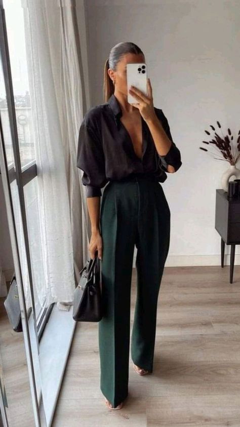 70+ Business Casual Outfits Inspiration - Boss Babe Chronicles Boss Babe Fashion, Smart Trousers Outfit Women, Business Woman Outfits Boss, Boss Babe Outfits, Streetwear Fashion Aesthetic, Look Working Girl, Work Attire Women, Smart Casual Work Outfit, 30s Fashion