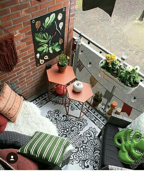 Small Balcony Ideas Bali Balcony, Brick Balcony, Dream Balcony, Small Apartment Balcony Ideas, Balcony Design Ideas, Wooden Greenhouses, Balcony Plants, Backyard Pergola, Apartment Balcony