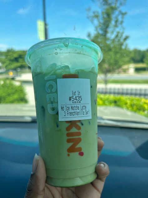 Dunkin Matcha, Dunkin Matcha Order, Best Dunkin Donuts Drinks, Dunkin Donuts Coffee Drinks, Dunkin Donuts Iced Coffee, Starbucks Secret Menu Recipes, Starbucks Drinks Diy, Iced Matcha Latte, Iced Starbucks Drinks