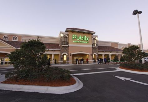 Publix opened its 1,000th store Feb. 5, 2009 in St Augustine FL. At the time only five grocery retailers currently had 1,000 or more stores in the U.S. Publix celebrated the opening of its 500th store in October 1995, 65 years after the company's start in Winter Haven, Publix Salads, Publix Store, Floral Department Grocery Store, 80s Department Store, Publix Supermarket, 1980s Mall Stores, Miami City, Grocery Store, This Is Us