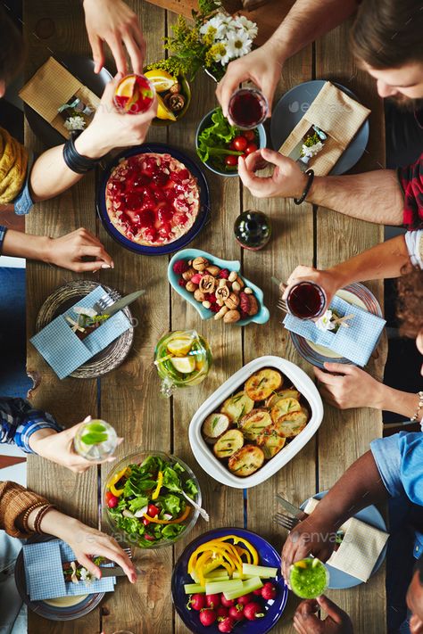 Family Eating At Restaurant, People In A Restaurant, Group Eating Together, Food Photography With People, People Eating Photography, Eating Food Photoshoot, People Eating Aesthetic, Family Dinner Pictures, Food Table Photography