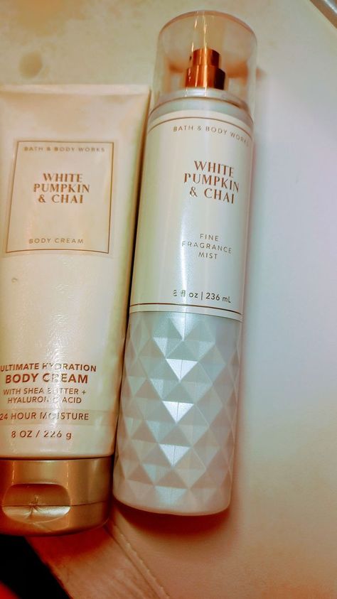 Fragrance Lab, Fragrances Perfume Woman, Bath And Body Works Perfume, Shower Skin Care, Perfume Scents, Bath And Body Care, Fall Scents, Body Skin Care Routine, White Pumpkins