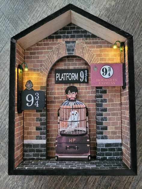 Harry Potter Diorama Ideas, Harry Potter Diorama, Harry Potter Bookshelf, Harry Potter Journal, Harry Potter Miniatures, Harry Potter Ornaments, Harry Potter Accessories, Harry Potter Theme Party, Wood Projects Diy