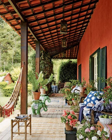 This Is Happening: South American Splendor via @MyDomaine Hacienda Style Homes Mexican, American Splendor, Hacienda Style Homes, Casa Country, Mexican Home, Casas Coloniales, Spanish Style Homes, Hacienda Style, The Porch