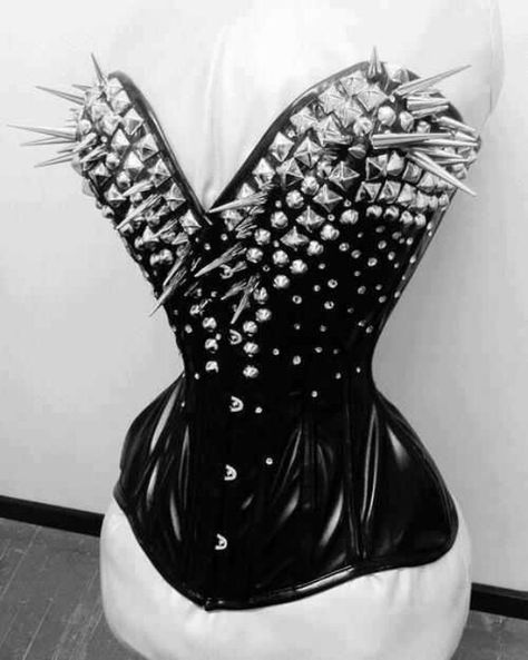 Spikey Spikes Fashion, Corset Fashion, Gothic Clothes, Style Rock, Corsets And Bustiers, Corset Lingerie, Goth Outfits, Edgy Outfits, Dark Fashion